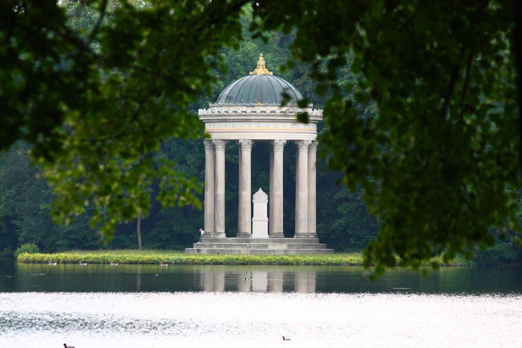 Laimer Hof Am Schloss Nymphenburg Munique Exterior foto
